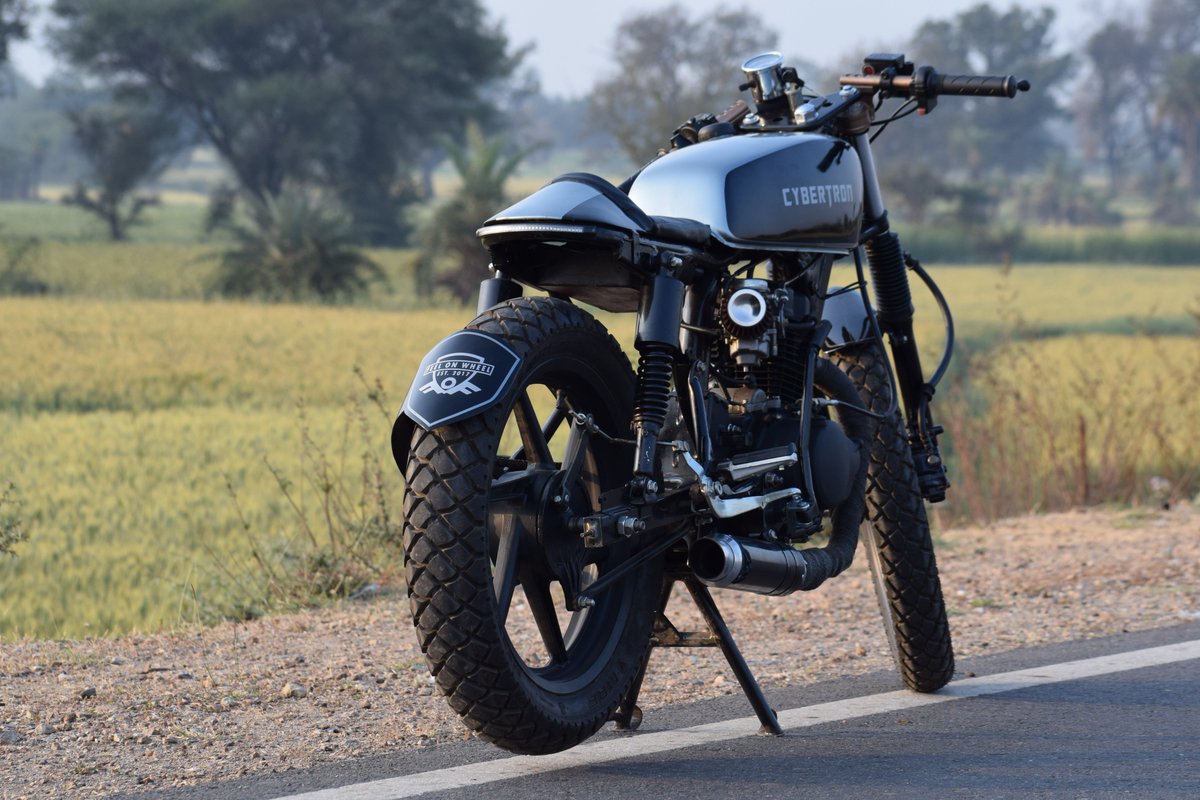 feelonwheel's tweet photo. Feel The Heat...
Project: CYBERTRON 
Custom Caferacer build by FOW Team.
link: https://t.co/3XNR7FqZQY
Like share and subscribe to our Facebook, Instagram and YouTube channel.
#custom #handbuild #caferacer #4STROKE #hondashine #125cc #machine #brouchernowavailable 
#FEELONWHEEL https://t.co/82ny3LyNFa
