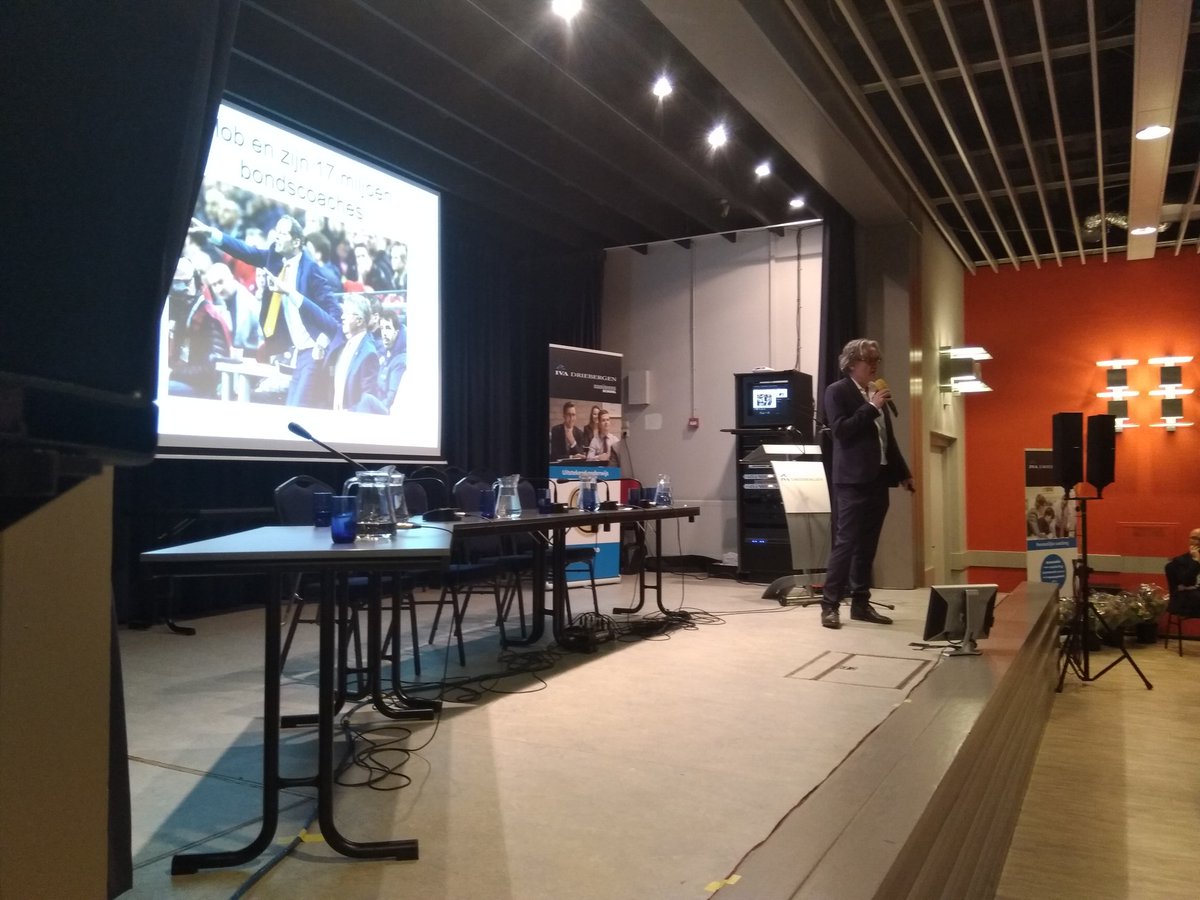 PatrickWoudstra's tweet photo. .@tonvanhaperen tijdens het symposium 'taal en vakmanschap' van @BestuurBon over @Curriculum_nu en #O2032 https://t.co/Bb9oPlSNQb