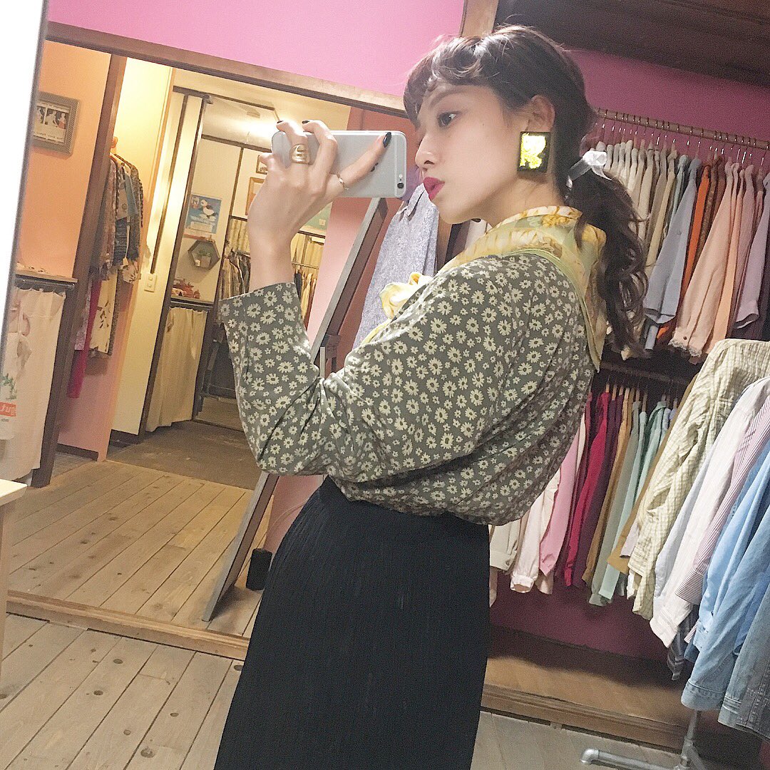 haru_spia's tweet photo. 明日は柄シャツ入荷です♡

私は可愛い柄のシャツが
やっぱりすきです、🛒👚
小物も揃ってる〜。

#spia #古着屋 https://t.co/UHgh7Cj0KM