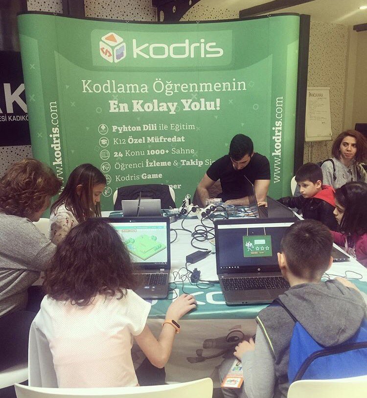 Atölyelerimiz minik misafirlerimizle dolu. ☺️ Hep birlikte hem eğleniyoruz hem öğreniyoruz. #birlikteyap #MFKADIKOY18