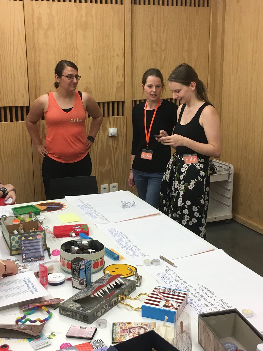 UpsendownsBe's tweet photo. De collega’s van @anbnvzw inspireerden op #handvat van Samana met een workshop over coping en de #herstel toolbox! https://t.co/NGluCdhIw5