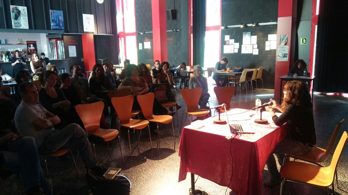 ateneu9b's tweet photo. Dia mundial del #circ en marxa! Presentació de la tesi sobre circ social, tallers i per la tarda espectacles. https://t.co/RKxbBu8mKL
