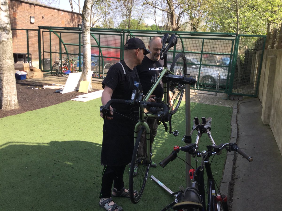 BevDickinson4's tweet photo. Full steam ahead with @hackneycouncil fab Give and Take Day lovingly hosted by @Grazebrook_Pri  Massive  thanks @HackneyFixers  @TRAID  @FRPonline  #DrBike  Gorgeous sunshine too!  #NWFed 💚👌🌍 #GreenerHackney https://t.co/7ehFKJVP8W