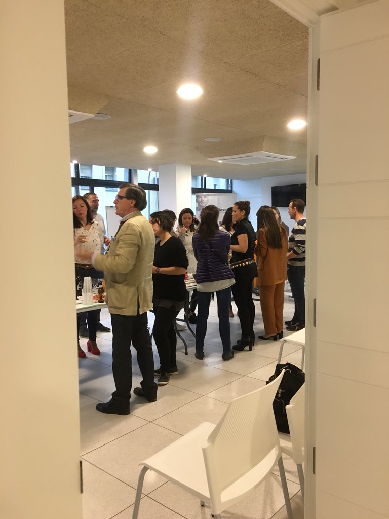 ceballosnunezsl's tweet photo. Qué mejor forma de terminar el workshop de @INDIBAactiv que con un aperitivo con los asistentes 😋
Dar las gracias al @COFEXT por cedernos sus instalaciones y a los asistentes por dedicarnos unas horas de su finde semana☺️
Gracias @saraindiba ,te esperamos en la próxima 🙌🏼 https://t.co/Ccs7fDy9qj