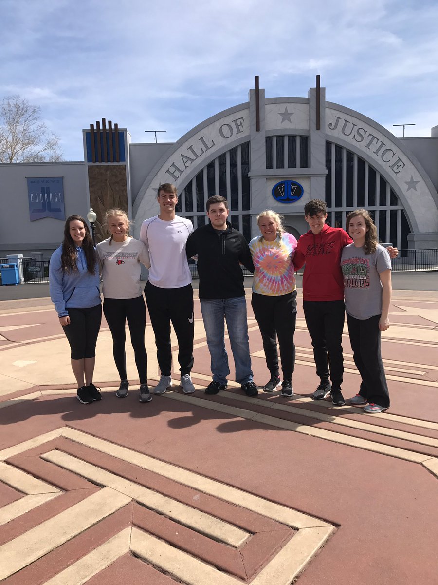 StultzCrystal's tweet photo. We had a great day at Six Flags for physics day. #jcindians #thrillinggforces https://t.co/PbZuGFoSvi