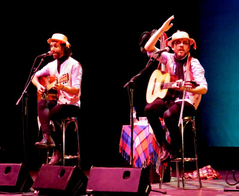 Nazaret_Serrano's tweet photo. @antilopez #MadridPresenta ¡Concierto de despedida de #DesprendimientodeRutina en Madrid! Gracias por cantar "Suerte" como adelanto del próximo disco...¡Sois geniales, que bien lo pasamos siempre y lo que no reímos! @madridpresenta @fernangomezCCV https://t.co/FFk0VUsfdI