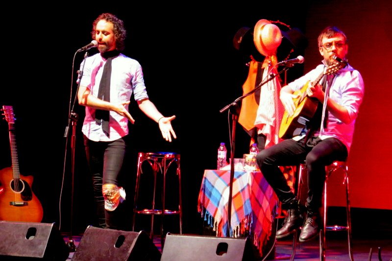 Nazaret_Serrano's tweet photo. @antilopez #MadridPresenta ¡Concierto de despedida de #DesprendimientodeRutina en Madrid! Gracias por cantar "Suerte" como adelanto del próximo disco...¡Sois geniales, que bien lo pasamos siempre y lo que no reímos! @madridpresenta @fernangomezCCV https://t.co/FFk0VUsfdI