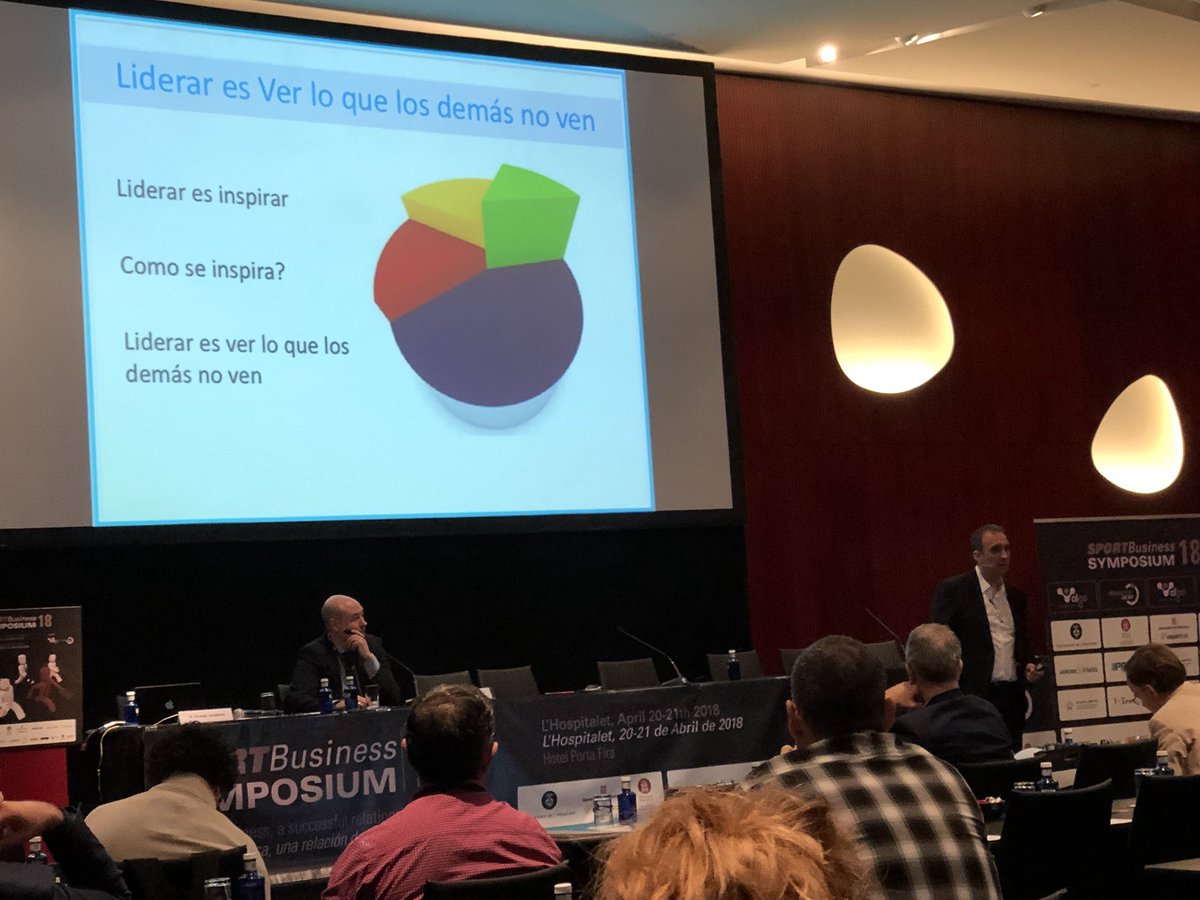ChemaLamiran's tweet photo. Dirigir es hablar a la cabeza de la frente, liderar es hacerlo al corazón. Magnifica reflexión final de @xescoespar en #SBS18 . Un verdadero lujo poder disfrutar de su charla . Enhorabuena!! https://t.co/ZHQXSDg9mh