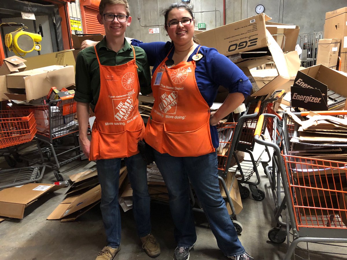 NicJude's tweet photo. #cardboardchallenge Sabrina and Chance leading the charge!
@mlp814 https://t.co/oBgC2p7h1j
