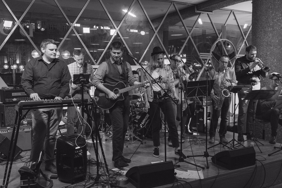 Live Fotos vom Gig bei Rock am Dom  letztes Wochenende. Vielen Dank nochmal an Saschko Bach für die tollen Photos und für vorbeikommen. 😀👍📷

saschkobach.de #gig #konzert #rockamdom #bandshooting #köln #maxtrojan