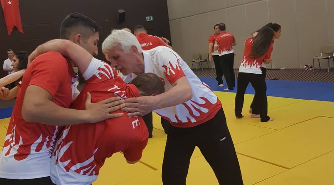 JudoParalimpik's tweet photo. 2018 ibsa Judo Dünya Kupası için Milli Takımımız son hazırlıklarını https://t.co/DUohZh4XM6şarılar çocuklar,başarılar milli takım
#Judo 
#paralimpikjudo
#ibsajudo 
#gesfed 
#wordcupa https://t.co/C34fHrN9TI