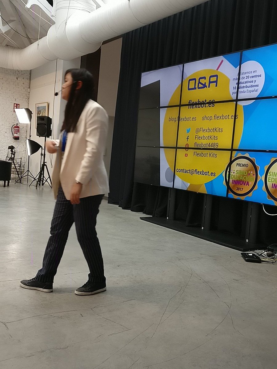 raulmart75's tweet photo. Hablando de robótica @RoyaChang @FlexbotKits @Time2HackGetafe #time2hack #hackathongetafe #hackhathon #design4.0 #hackhathonlovers #hackgetafe #prototipado https://t.co/d9ChB0WZs7