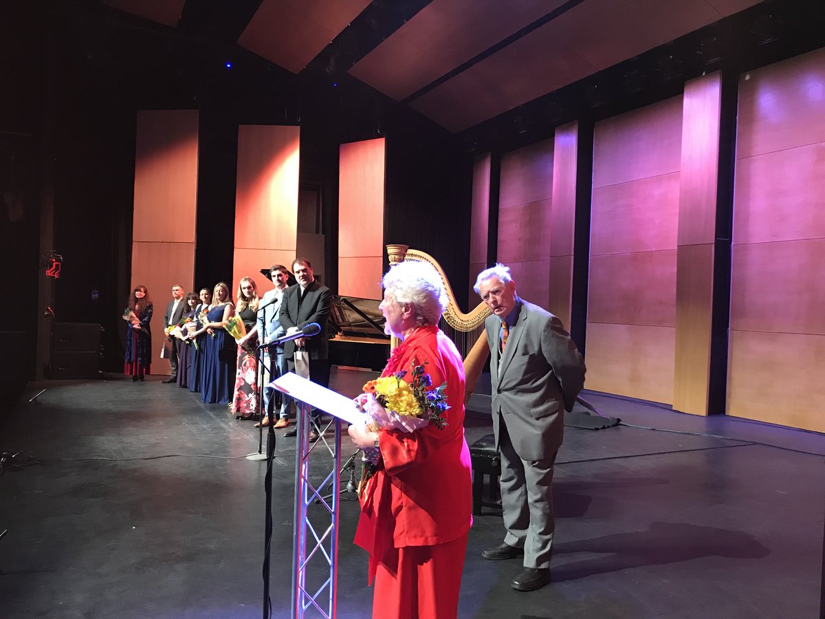 WalesHarpFest's tweet photo. Noson fythgofiadwy neithiwr yng Nghyngerdd Cloi Gŵyl Delynau Ryngwladol Cymru IV. Diolch o galon i’r holl artistiaid. Braf oedd cael cwmni Osian Ellis a chael cyfle i gyd ganu i ddathlu ei benblwydd yn 90 oed! @HannahStoneHarp @Bryn_Terfel @Celf_Cymru @PontioTweets #WIHF https://t.co/klZ0i0H5sB