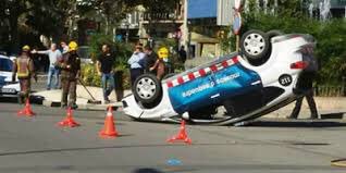 Una patrulla de <a href="/mossos_SER/">Mossos Sant Esteve de les Roures</a> ha patit un accident aquest matí mentre perseguien la separació de poders de l’Estat, que havia estat detectada per un radar a 155km/h.