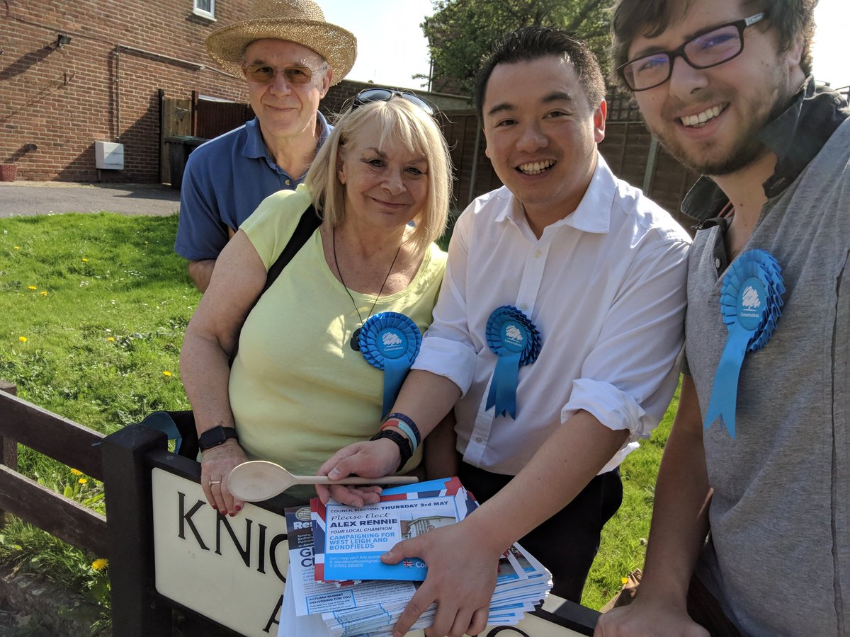 AlanMakMP's tweet photo. Great Saturday campaign session in #Bondfields Ward #WestLeigh for hard-working local @Conservatives candidate Alex Rennie! He'll be a strong voice for the community on #Havant Borough Council #LeighPark. If you want to join our campaign, contact me: https://t.co/UmR72Je9nc https://t.co/F5Bom9xIc0