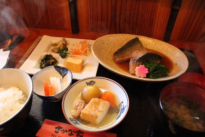 さかな家さん、「本日のおひるごはん」Cセット（鯖の味噌煮とやまつりの恵み盛り合わせ）デザートは矢祭イチゴのアイス#fukushima#yamatsuri 