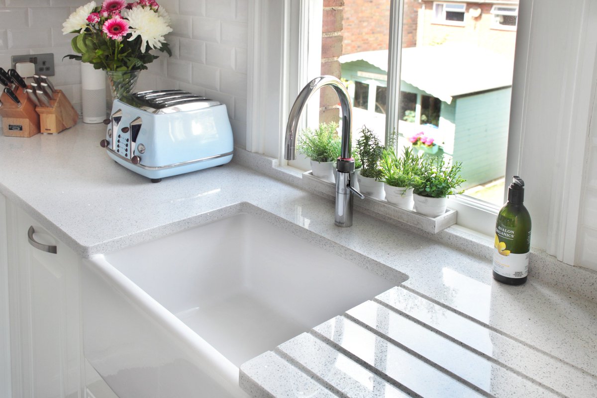 DASAmersham's tweet photo. How great does this kitchen look? Our client was looking for a #kitchendesign that included high gloss white cabinets and vintage oak effect worktop creating a refreshing look. What do you think of the results? #designaspace https://t.co/eRP4n7u9KH