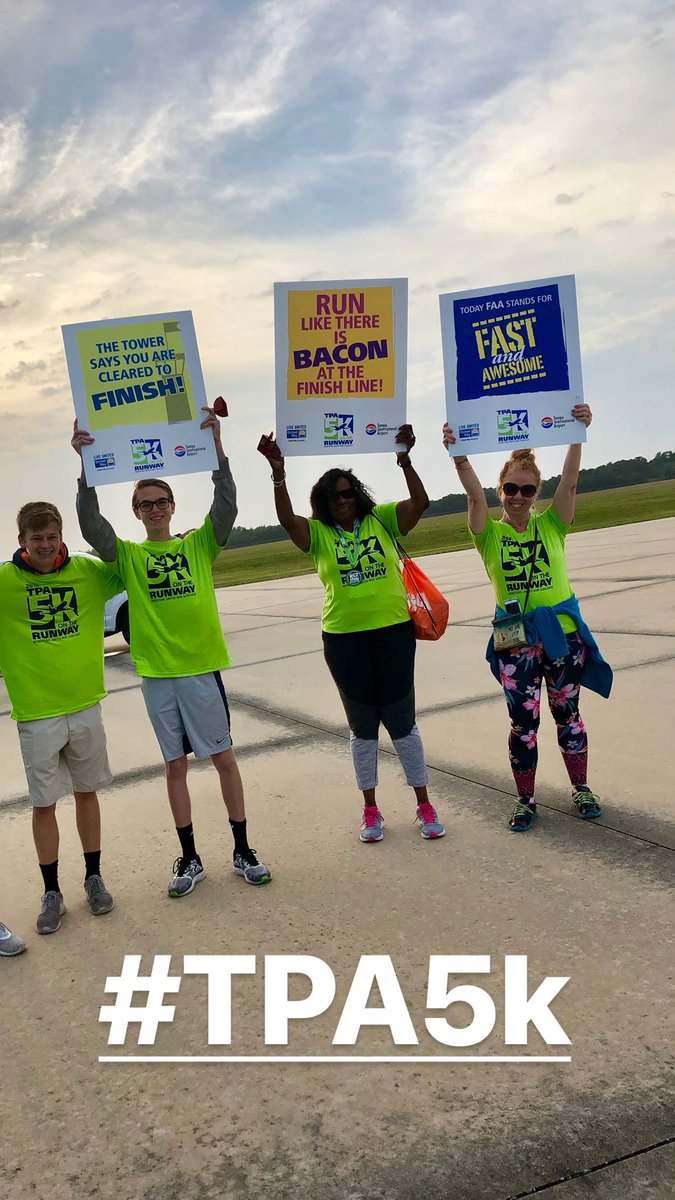 FlyTPA's tweet photo. Our volunteers are oh so encouraging! #TPA5k https://t.co/JGqIfv8xrr