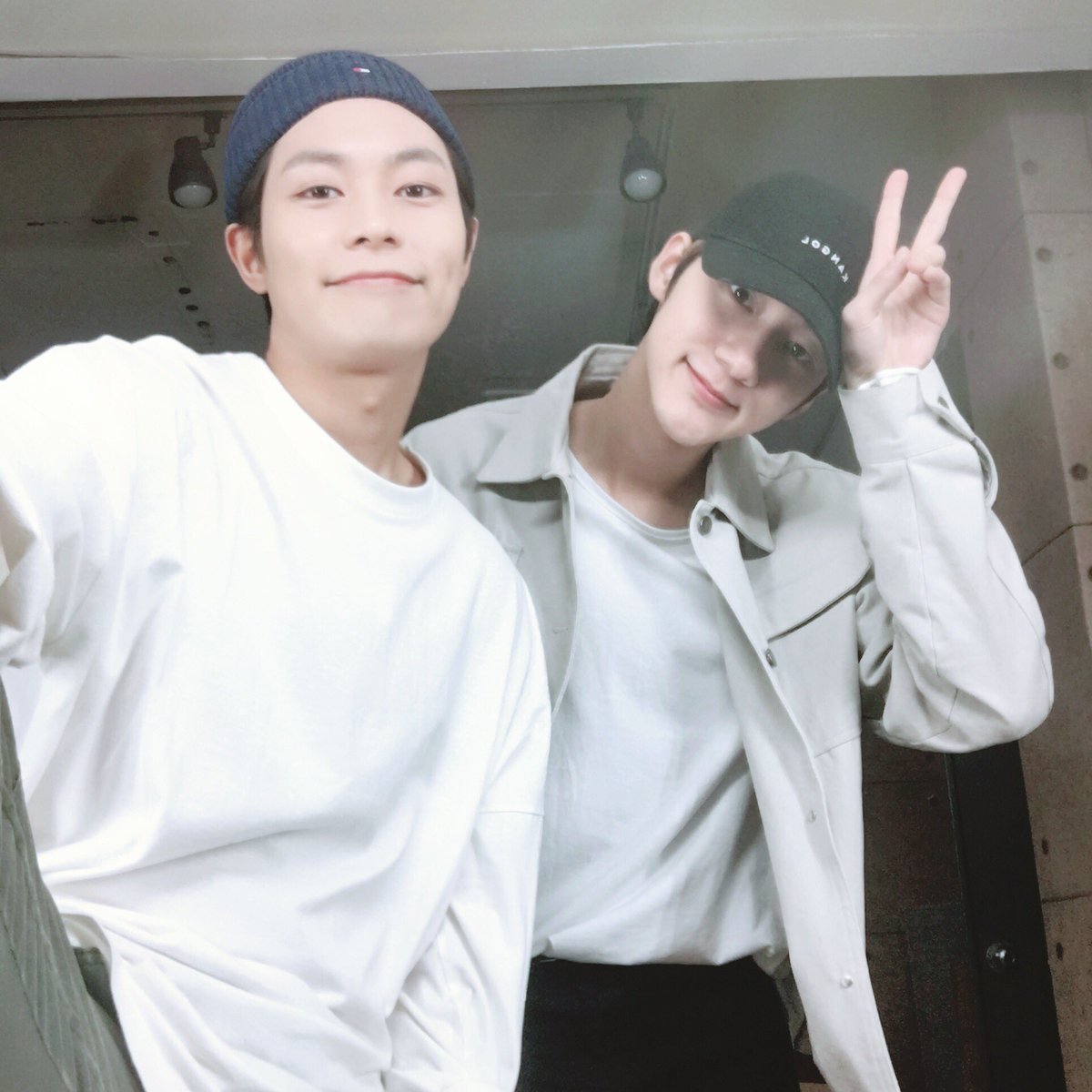 KNKOfficial220's tweet photo. [희준]😀👏🏻 https://t.co/L0sCqaiVM0