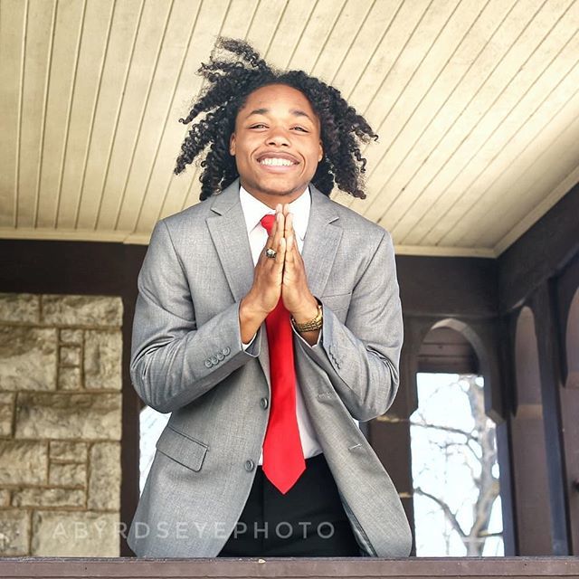 aByrdseyephoto's tweet photo. Go fearlessly toward your dreams! I love everything this picture represents. RJ is a senior at St. Francis and plans to study business in college. I wish the best for you RJ!
#abyrdseyephoto #toledophotographer #blackexcellence #abyrdseyephotoseniors #toledoohio #footballpl… https://t.co/PB2vJXAT5K