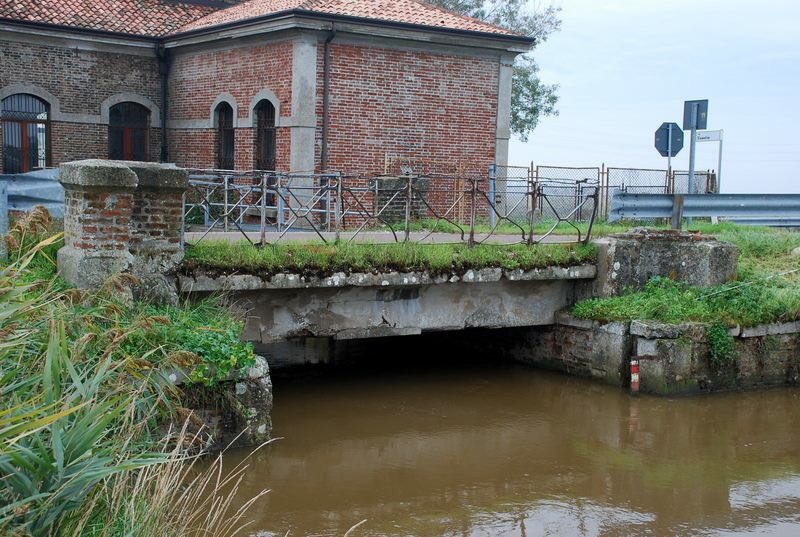 #Viabilità aperti i cantieri della <a href="/CMVenezia/">CittaMetropolitanaVE</a> sulla Sp 7 Rebosola per ristrutturazione ponte Idrovora #Casetta in località #Ca'Bianca nel @ComuneChioggia . Dal 30 aprile istituzione di un senso unico alternato. Leggi il comunicato 🔎 goo.gl/CFn5E4