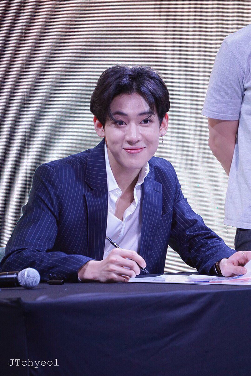 JTchyeol's tweet photo. 180421 น้องจะจ้องขนาดนี้ไม่ได้ พี่ไม่ไหว

#BamBam #GOT7 
#VivoV9xBamBamGOT7 https://t.co/SomWeIUYmg
