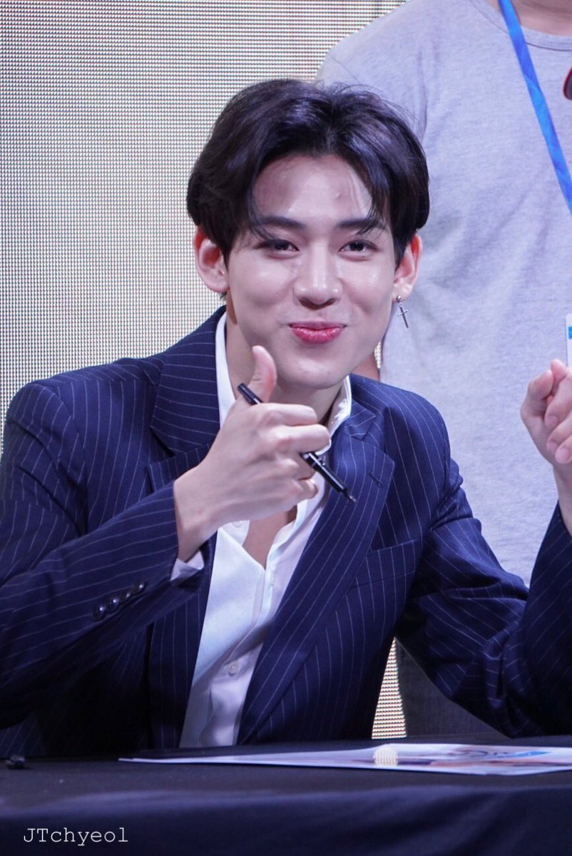 JTchyeol's tweet photo. 180421 น้องจะจ้องขนาดนี้ไม่ได้ พี่ไม่ไหว

#BamBam #GOT7 
#VivoV9xBamBamGOT7 https://t.co/SomWeIUYmg