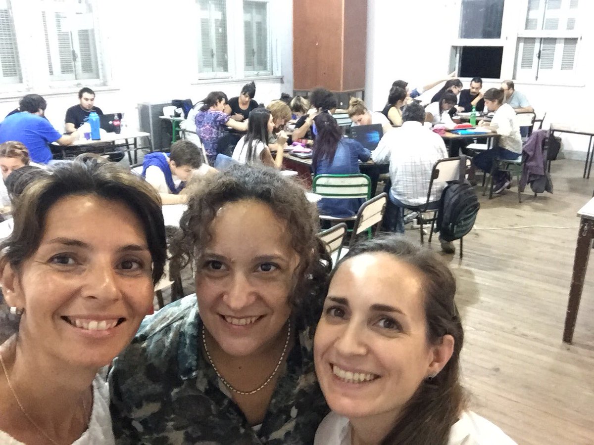 ProfeCaro's tweet photo. Seguimos programando!! #espCC-ER con @vivibourdetta @evitalinuxera @Prof_CdelU @Programar2020 https://t.co/JLQaoXFtJr