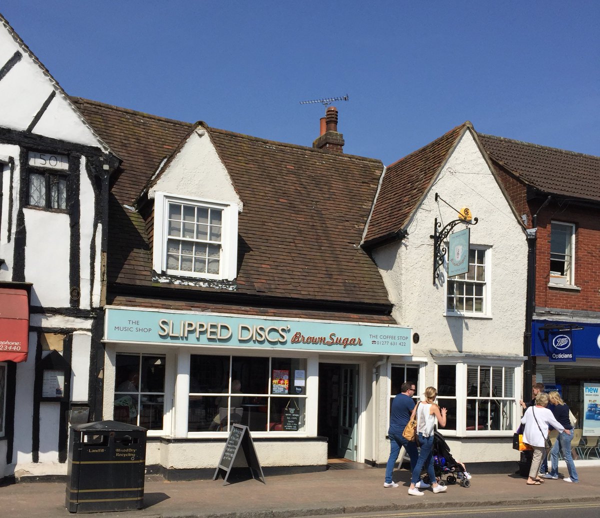 oatsintheh2o's tweet photo. Lovely day for vinyl shopping! #rsd18 #slippeddiscs #billericay #essex #RecordStoreDay18 #nbthieves #nothingbutthieves #nbt #crazy #loveryoushouldhavecomeover #gnarlsbarkley #jeffbuckley #vinyl #independentrecordstores 🎶💕 https://t.co/a9cNlors9B