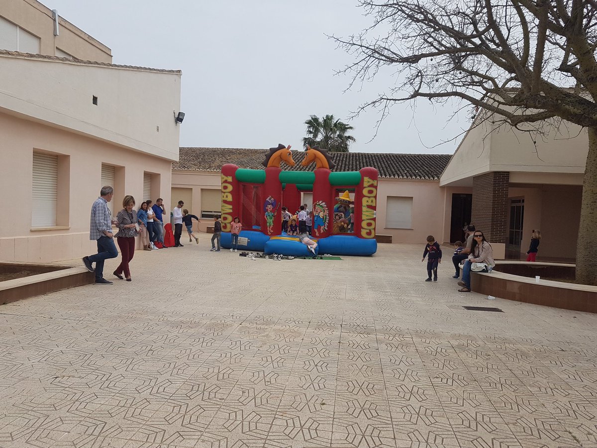 david_victoria3's tweet photo. Jornada de puertas abiertas en #LaDevesaJPA18 con cantidad de actividades y talleres. https://t.co/ohlHtpSqnI