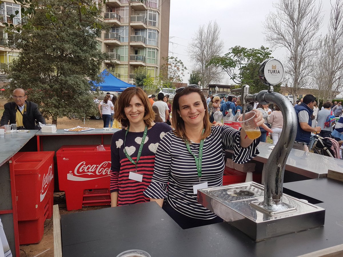 david_victoria3's tweet photo. Y como no, un buen almuerzo en #LaDevesaJPA18 Excelente afluencia. Gracias por venir! @GrupoSorollaEdu #ladevesacarlet https://t.co/hOW0v7NPiO