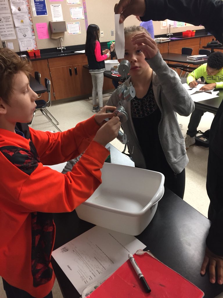 LuxScience's tweet photo. 5A science testing the strength of their glue #lovemykids  @BuffettMagnet https://t.co/fjoG09zbMl