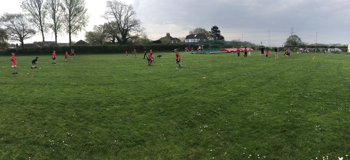 JJ_Cousins's tweet photo. First day of summer training for 100 boys and girls at Locks Heath CC @LocksHeathCC @HampshireCB #seeofred https://t.co/uoqZjIFzfh