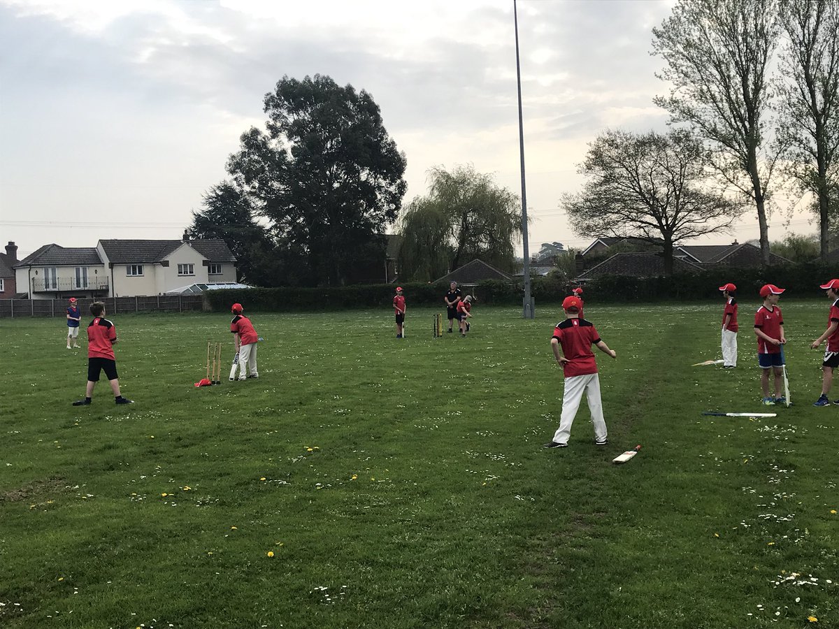 JJ_Cousins's tweet photo. First day of summer training for 100 boys and girls at Locks Heath CC @LocksHeathCC @HampshireCB #seeofred https://t.co/uoqZjIFzfh