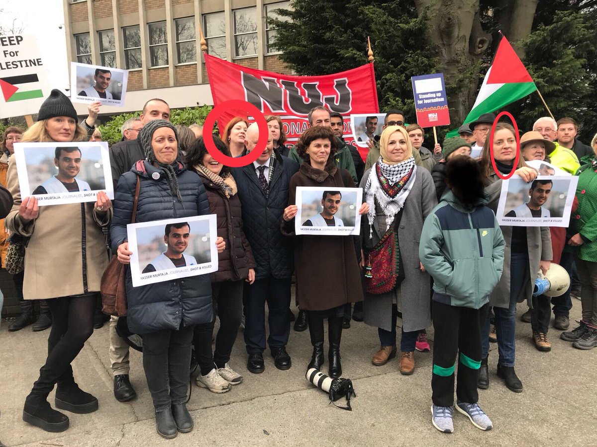 Irishchutzpah's tweet photo. .@rte Ireland’s (im)partial journalists take time to protest outside #Israel embassy alongside former #RTE #ME correspondent #RichardCrowley supporting verified #Hamas Terrorist #Gaza #Israel70
#EmmaO’Kelly
#BláthnaidNíChofaigh
https://t.co/LUcjow8xx7 https://t.co/RVxgKhyQjy
