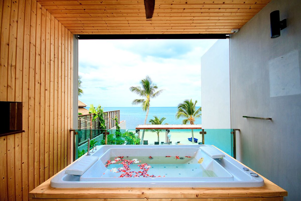 Heavenrentals's tweet photo. Fantastic and Perfectly Designed 3BR #Beachfront #Luxury #Villa in #KohSamui ~ Book Now: https://t.co/uQo1pC4fgq #luxuryvilla #boutiquehotel #luxurytravel #villarentals #designvilla #design #contemporaryvilla #travel #holidayrental #beachvilla https://t.co/lkZ6X3wjFV