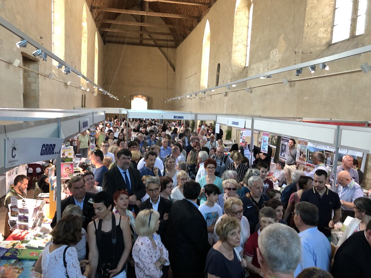 GilAverous's tweet photo. Encore beaucoup de monde pour cette 12ème édition de l’Envolée des Livres de @Chateauroux36. 
Entrée gratuite tout le week-end 👇🏼 https://t.co/ywTMtupR2G https://t.co/RUluDUlOH6