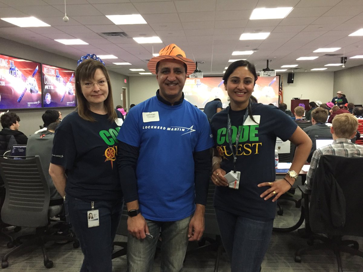 DonnaSMarks's tweet photo. 50 Stratford employees are volunteering today at #codequest2018 https://t.co/JUTveAoNGO