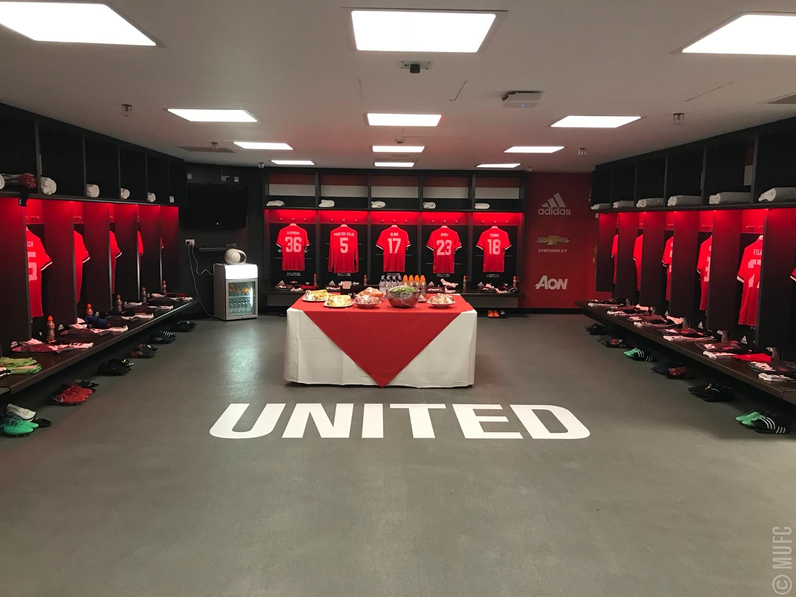Manchester United on Twitter: "Inside the #MUFC dressing room at Wembley 👀 Where are you watching today's #EmiratesFACup semi-final? https://t.co/0IGZ9H27HH" / Twitter