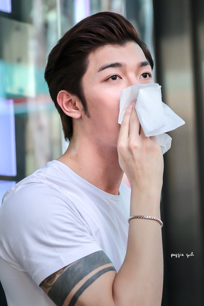 peggie_goh's tweet photo. @gxxod4 
บางทีก็อยากเป็นทิชชู่~ 🤧

#ก็อตอิทธิพัทธ์ 
#teamgxxod
#ชาวพาวเวอร์แบงค์ https://t.co/jdB4U04Ckm