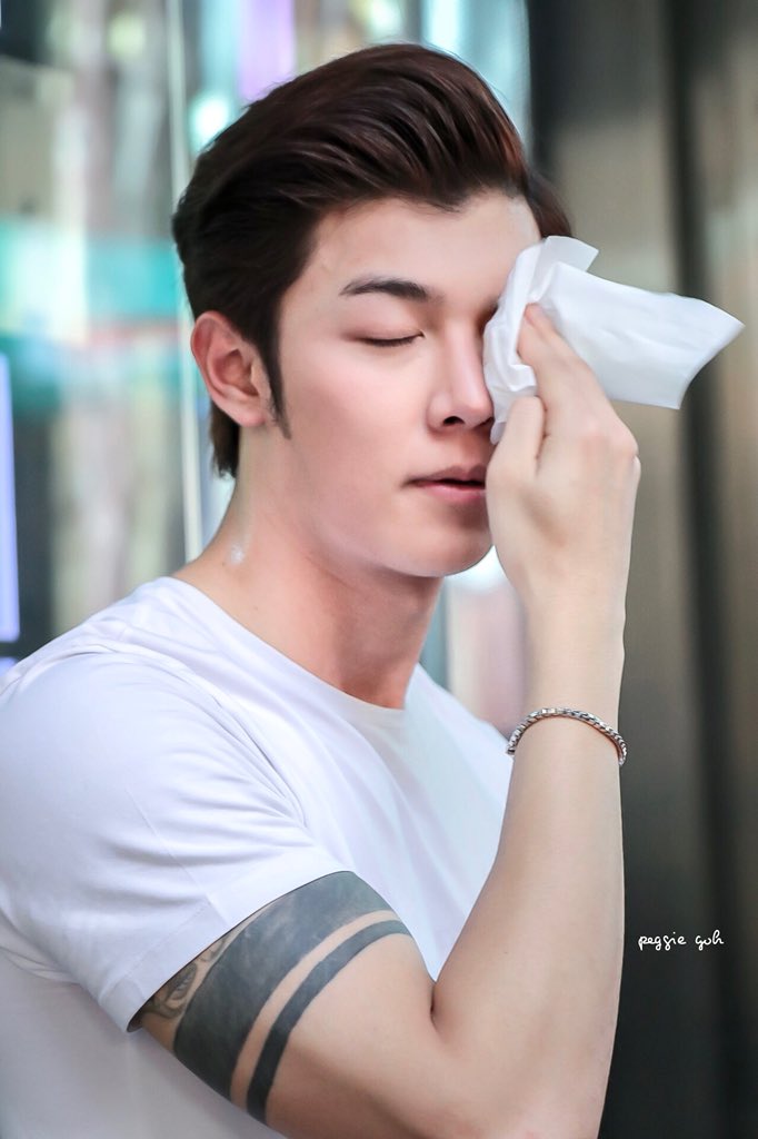 peggie_goh's tweet photo. @gxxod4 
บางทีก็อยากเป็นทิชชู่~ 🤧

#ก็อตอิทธิพัทธ์ 
#teamgxxod
#ชาวพาวเวอร์แบงค์ https://t.co/jdB4U04Ckm