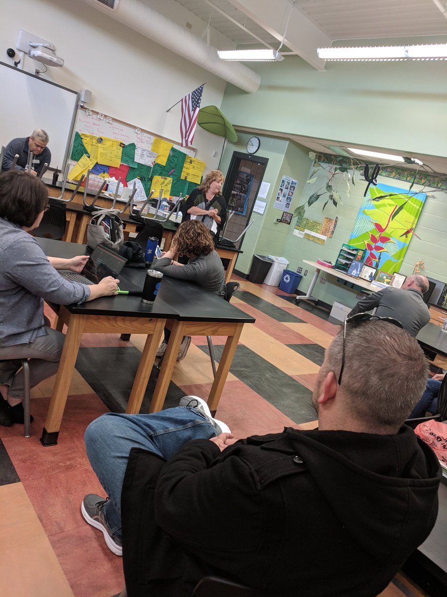 DianeBHatfield's tweet photo. Homework Huddle #HighlandsMS #edcampnky #WeAreBetterTogether https://t.co/TVY6RFbRcW