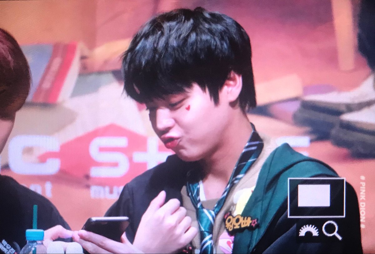 pinkdion_jh's tweet photo. 180421 #박지훈
분쏘단 왤케 귀여워 ㅠㅠ

#워너원 #WannaOne https://t.co/AYgmY8bDXl
