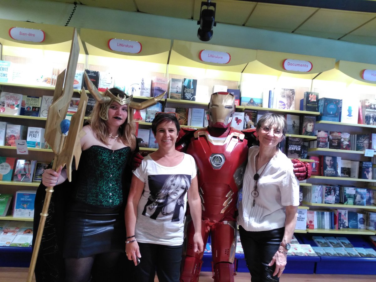 AcffAsso66's tweet photo. Les avengers font plaisir aux enfants chez @FranceLoisirs  Perpignan https://t.co/aJGO01dWBI