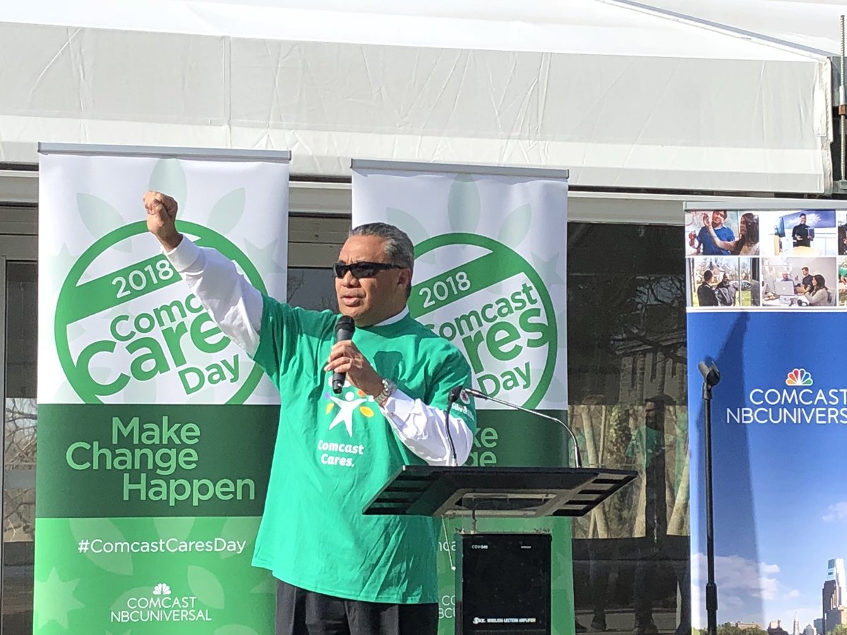 NBCPhiladelphia's tweet image. Our @VaiSikahema kicks off Comcast Cares Day at beautiful Bartram’s Garden! Big day ahead! #CCDay