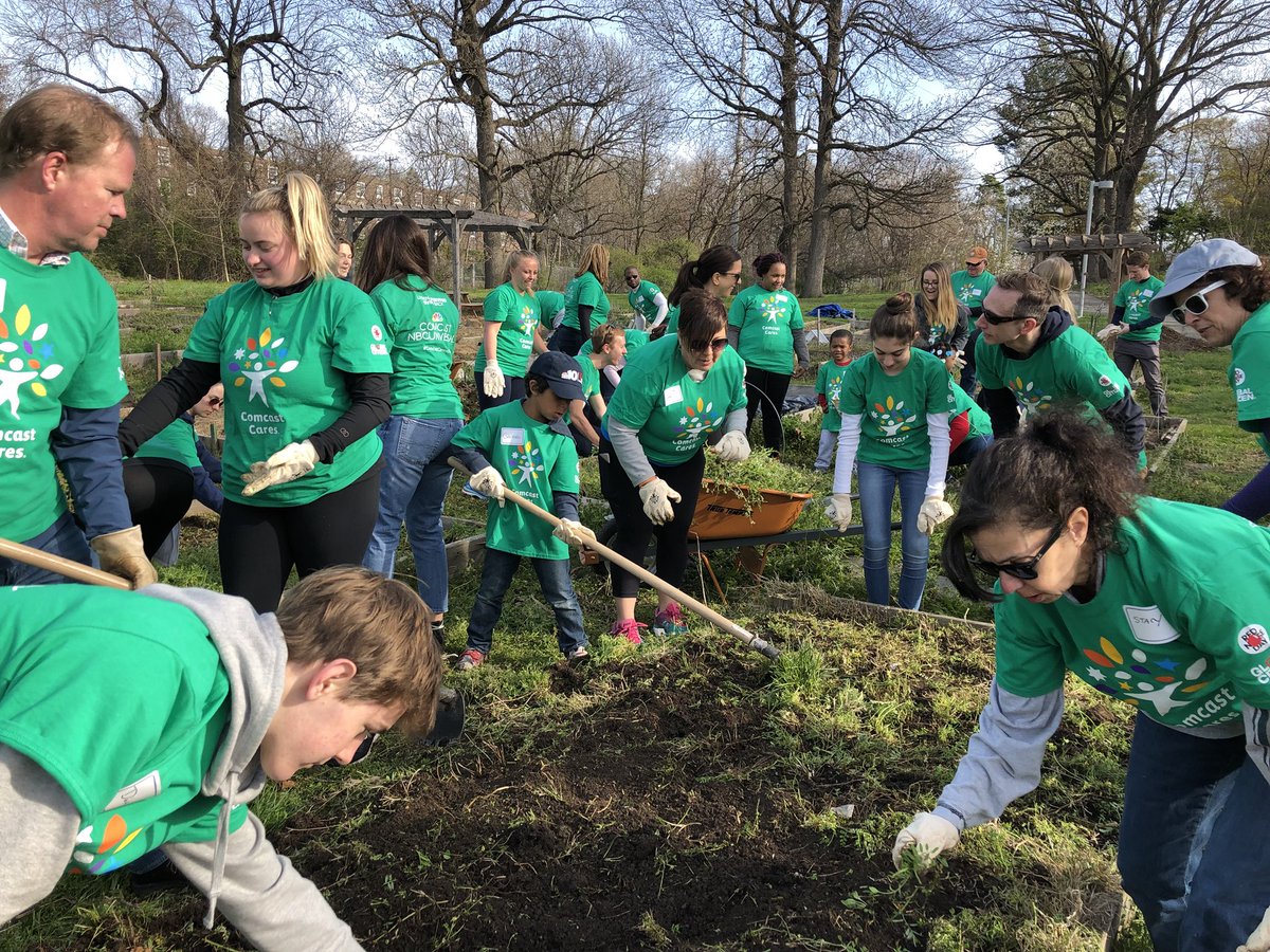 NBCPhiladelphia's tweet image. Our @VaiSikahema kicks off Comcast Cares Day at beautiful Bartram’s Garden! Big day ahead! #CCDay