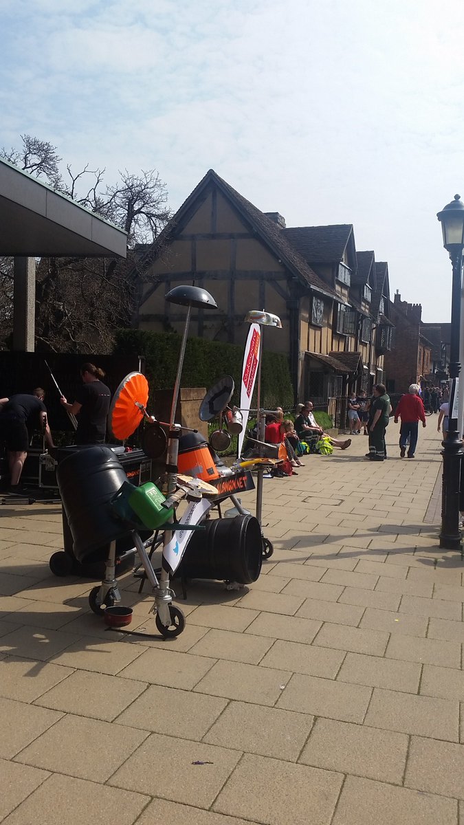BangOnDotNet's tweet image. It&apos;s a midspring&apos;s afternoon and we&apos;re in Stratford upon Avon celebrating Shakespeare&apos;s birthday. Bard-um tsh! #HappyBirthdayShakespeare