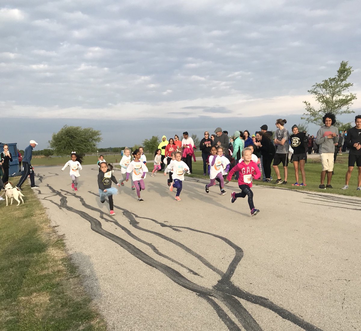 ToniHall5's tweet photo. @TheColonyTexas Chase by the Lake this morning! Run! @LewisvilleISD #LISDCulture @jollyraype @LISDWellness @PCESMcDaniel @RebeccaChirinos https://t.co/bkXaARZwX1