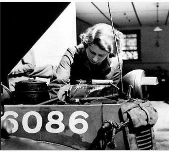 Gethertrade's tweet photo. Happy Birthday to Queen Elizabeth who was once a truck mechanic!! #tradeswomen #femaleengineer #QueensBirthday 👩🏼‍🔧👸🏻 https://t.co/zfQNDE64Pt