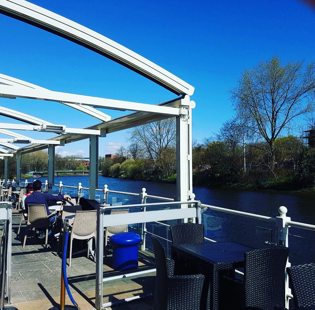 What a beautiful day! 🌞
Perfect weather for sitting on the terrace, drink in hand soaking up the sun. BBQ is lit and will be served until 7pm! 🍹